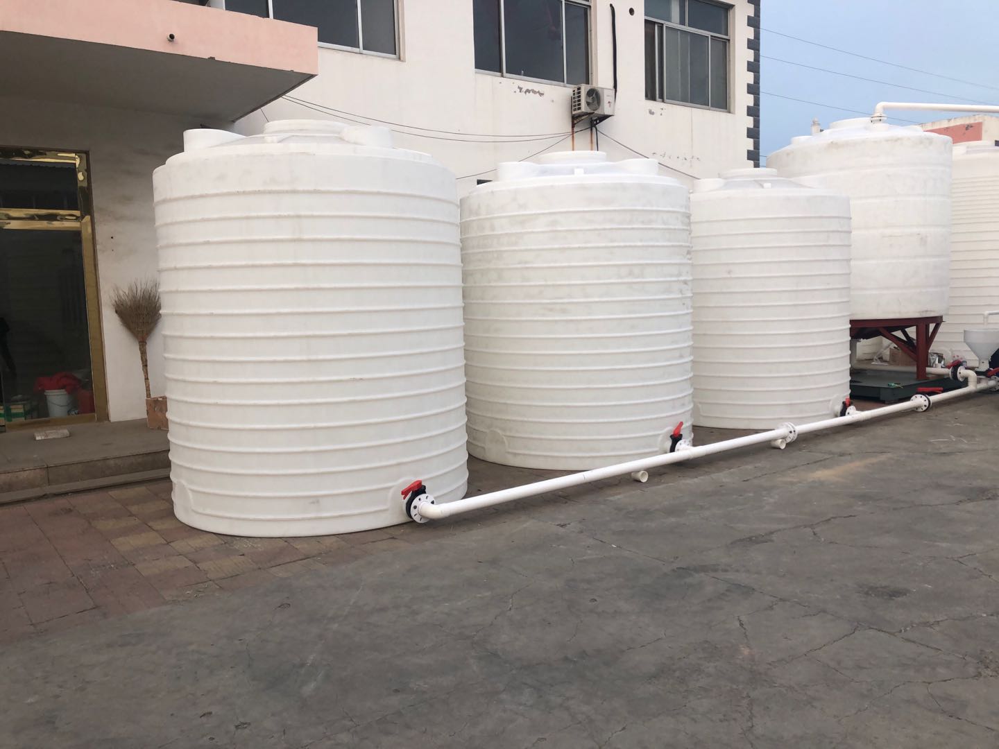 防腐儲(chǔ)罐的焊接工藝的操作標(biāo)準(zhǔn)及不同部位應(yīng)選擇的涂料種類